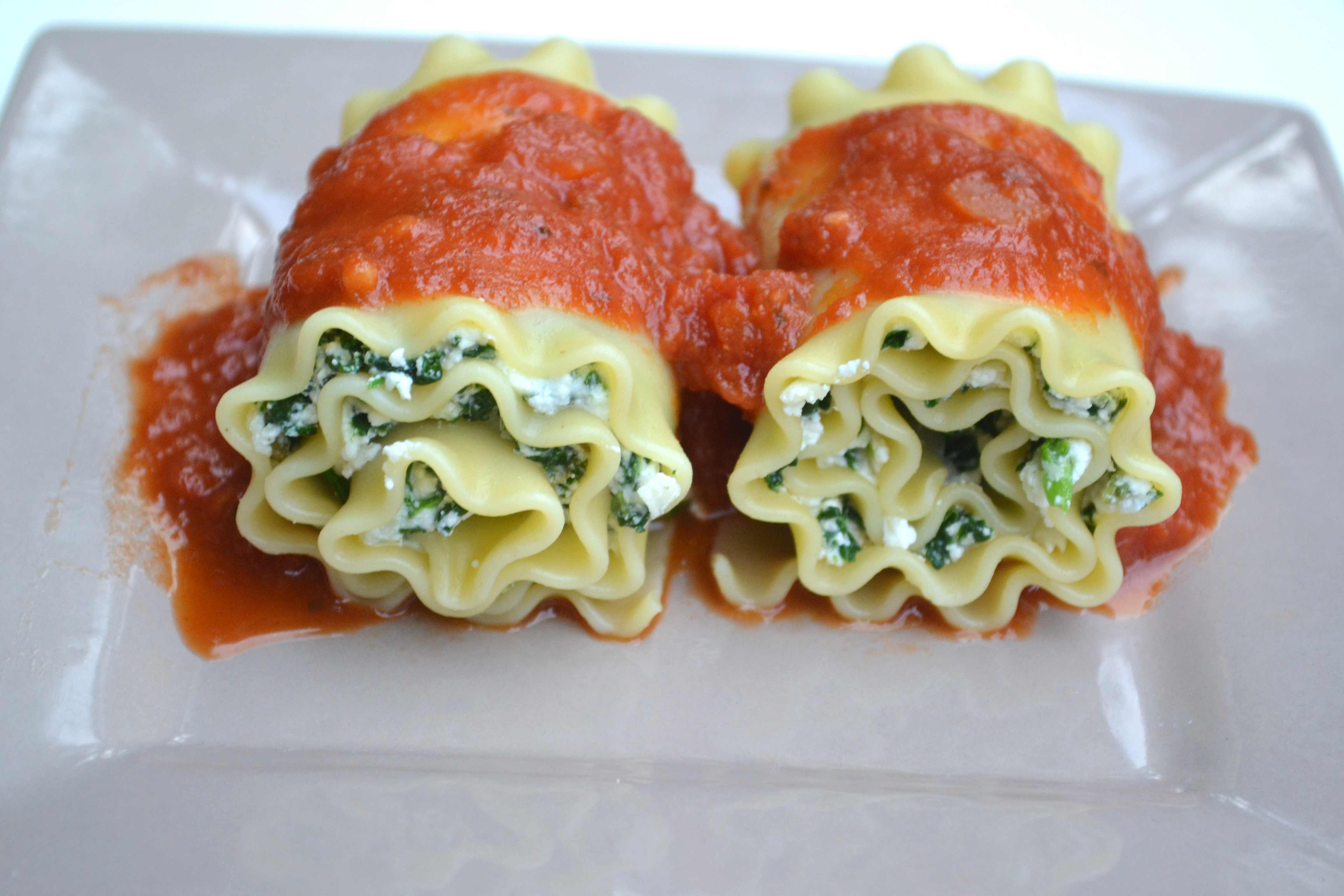 https://www.measuringcupsoptional.com/wp-content/uploads/2013/08/Spinach-Lasagna-Rolls.jpg